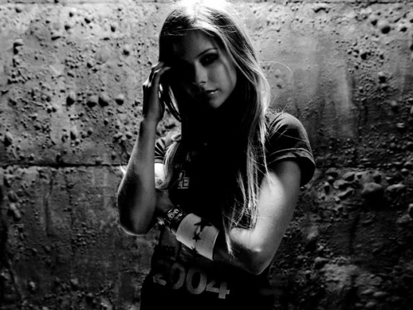 download Avril Lavigne Shot