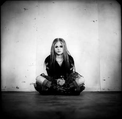 Wide screen Avril Lavigne shot