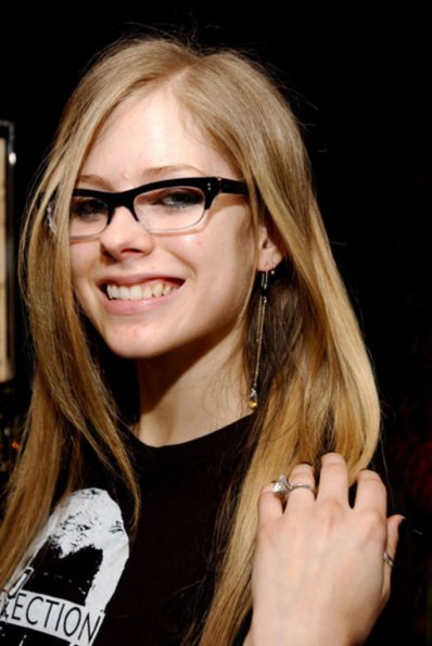 http://sbmania.narod.ru/other__Avril__Lavigne__photos/image/595/Avril__Lavigne__Desktop__wallpapers__1600.jpg