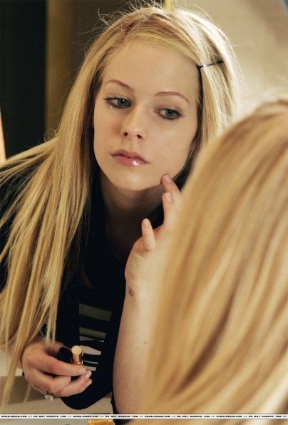 High quality Avril Lavigne photo