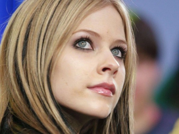 Staggering Avril Lavigne jpeg
