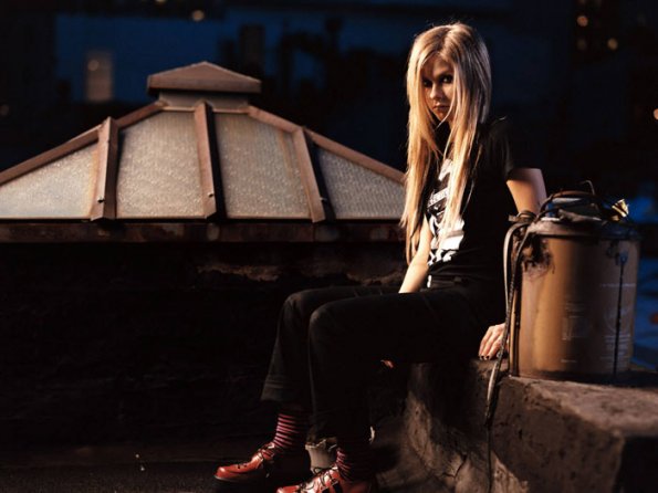 download rare Avril Lavigne desktop photo