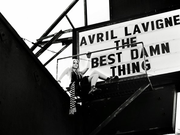download rare Avril Lavigne desktop wallpapers